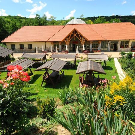 Somogy Kertje Üdülőfalu és Étterem Bonnya Exterior foto